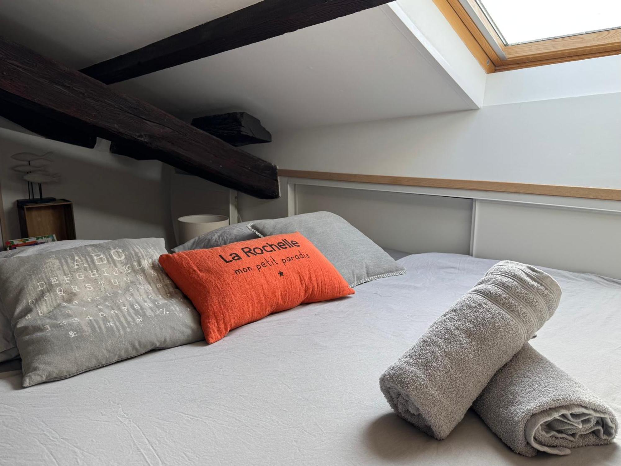 Ღ La Cabane Rochelaise • Vue Sur Le Vieux-Port La Rochelle  Exterior photo